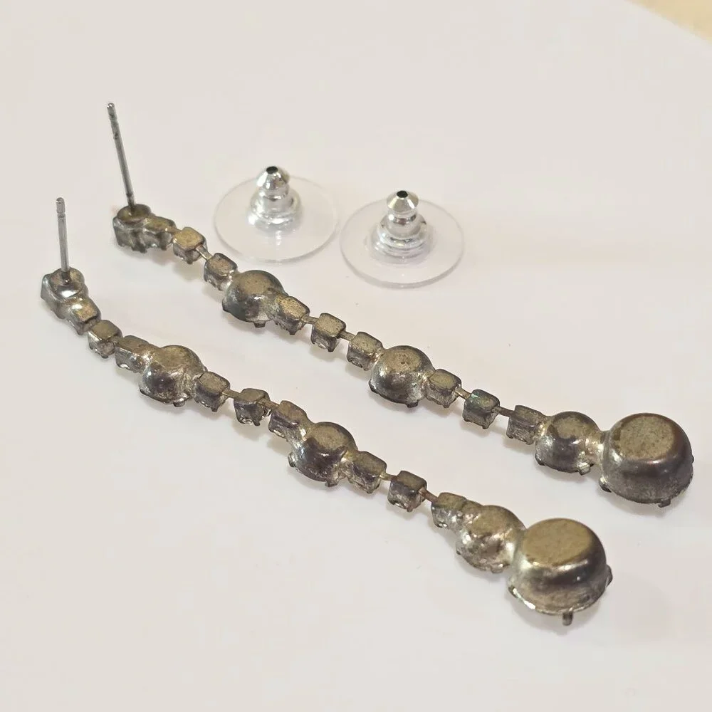 Vintage Prong-Set Round White Rhinestones Elegant Dangle Pierced Earrings